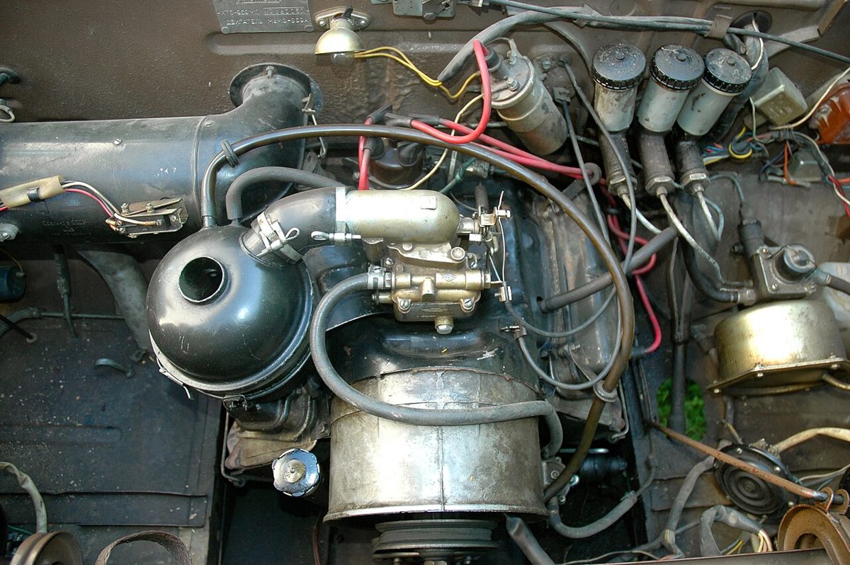 MeMZ-969A engine close-up
